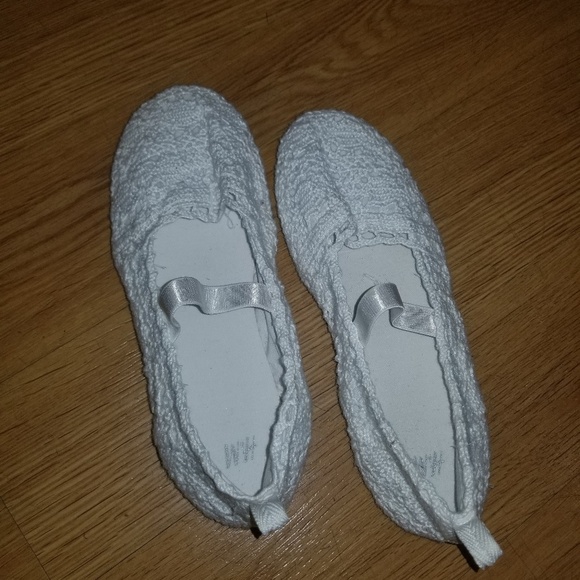 White flats - Picture 1 of 3